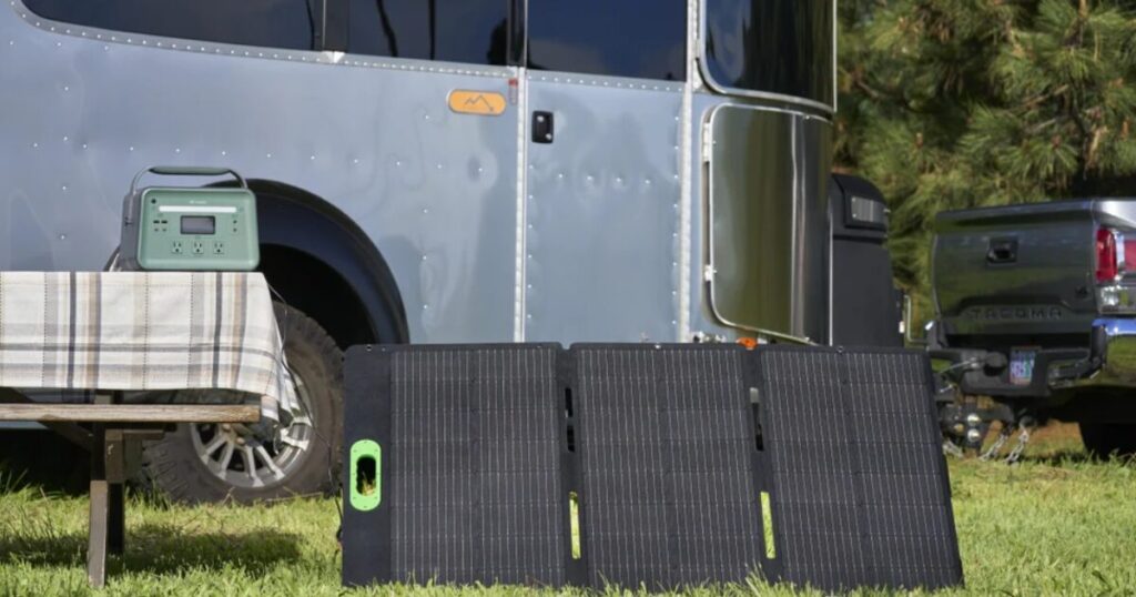 YOSHINO　ソーラーパネルとポータブル電源画像
